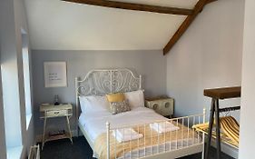 Lovely Coach House With Free Parking